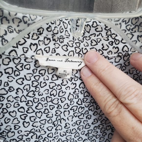 Pink hearts long sleeve button up shirt sz XL - Picture 4 of 4